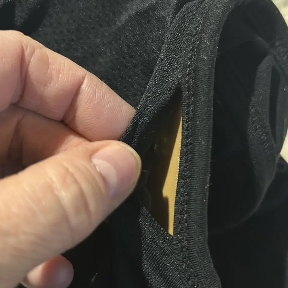Gap fit L black racer back sports bra nwot removable pads